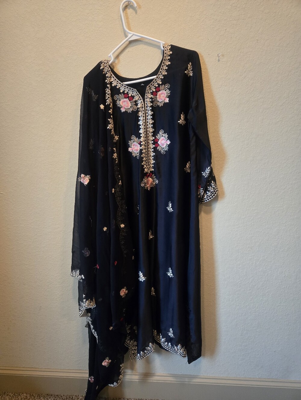 Embroidered Blue Floral Kaftan 3 Pc